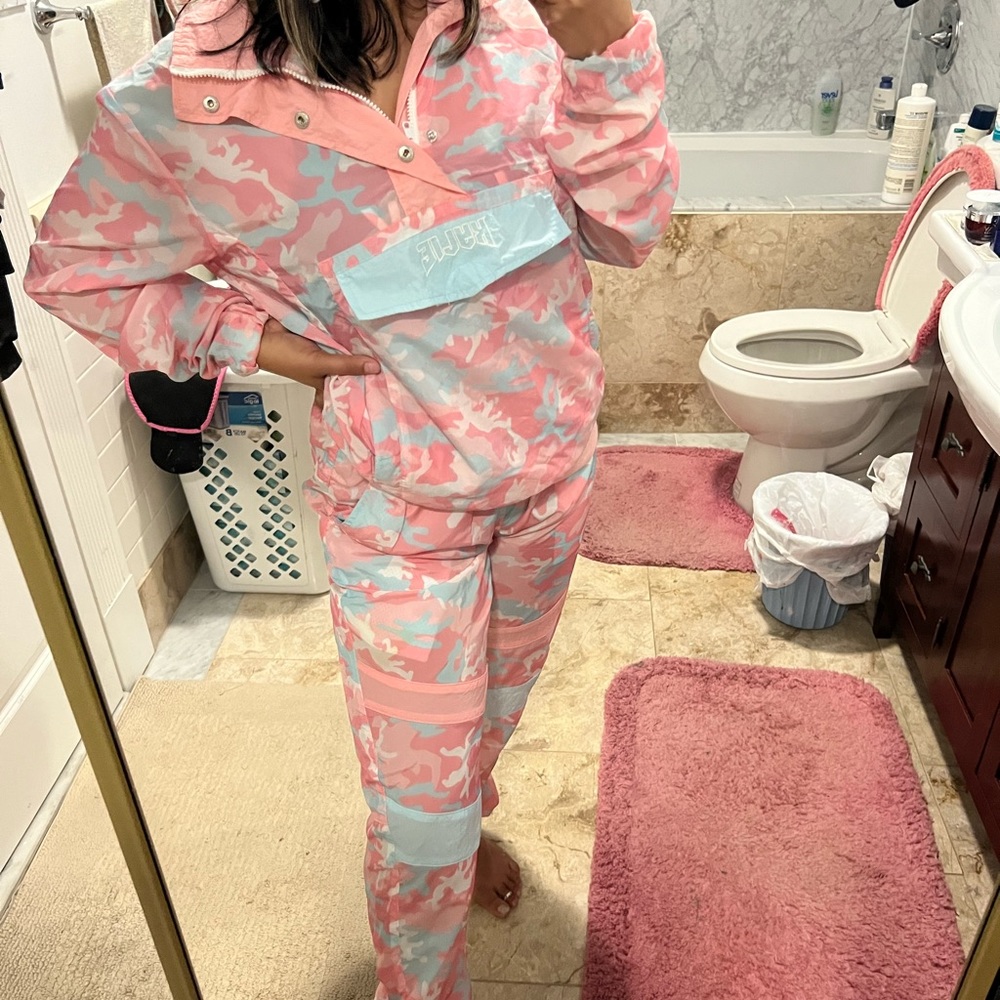 Kylie Jenner Brand Pink Camo Sweat Set - Picture 2 of 3